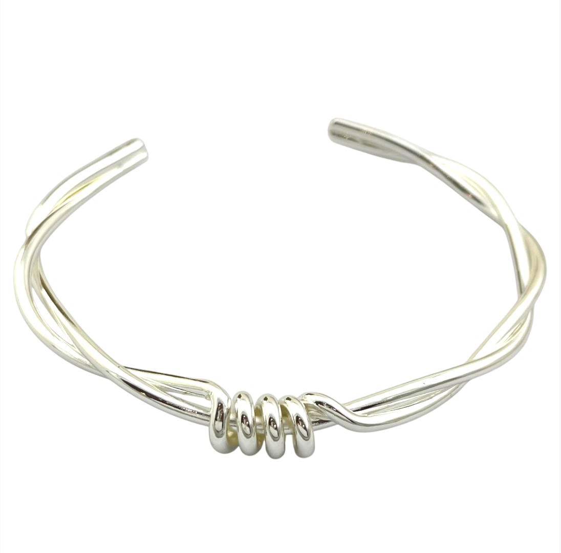 دستبند زنانه بنگل مینیمال مدل گره کد B5335