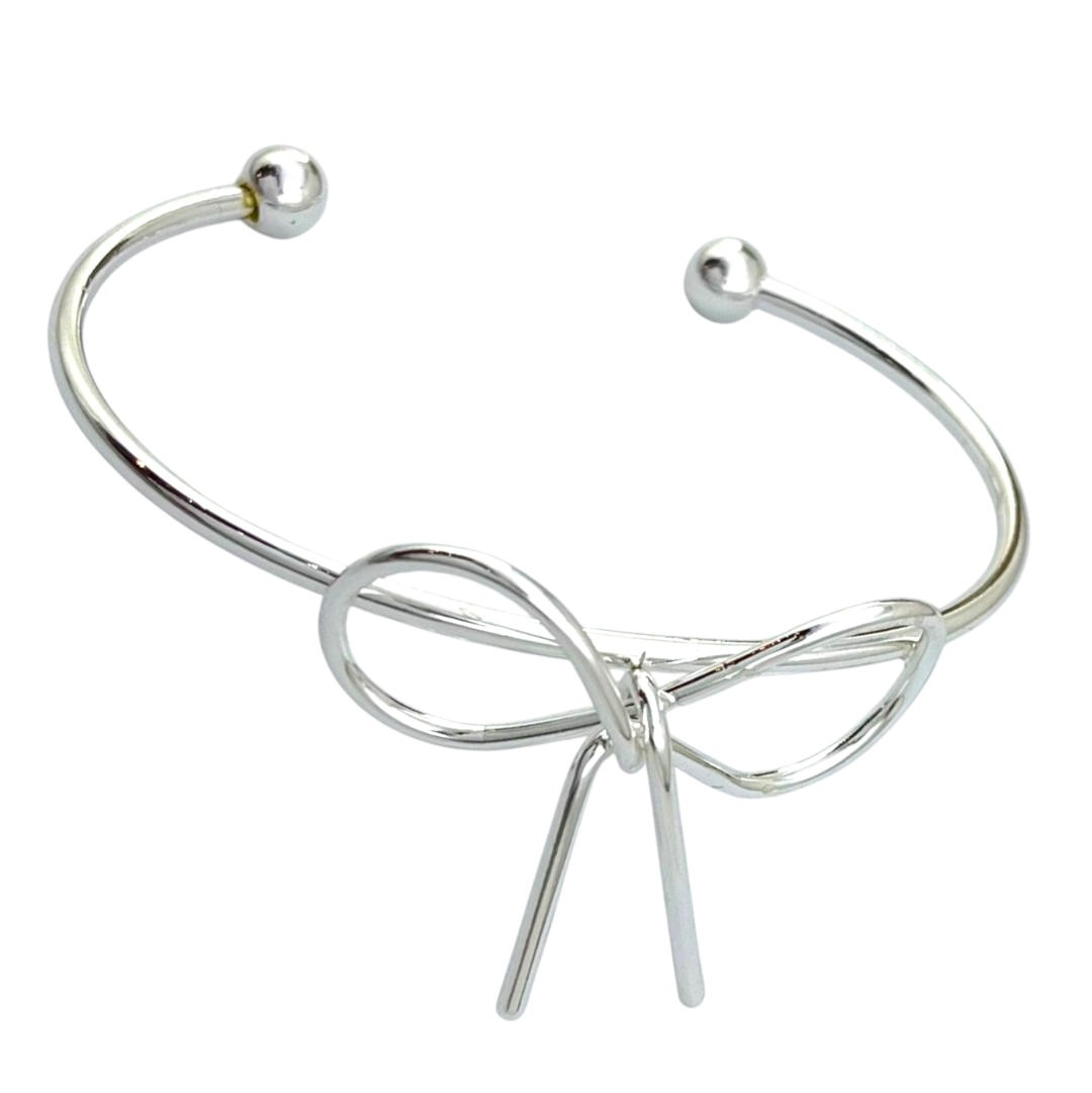 دستبند زنانه بنگل مینیمال مدل پاپیون کد B5340