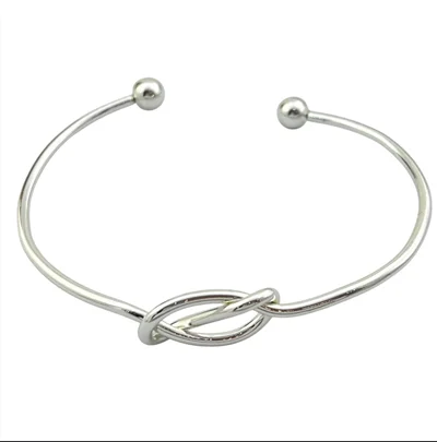 دستبند زنانه بنگل مینیمال مدل گره کد B5313